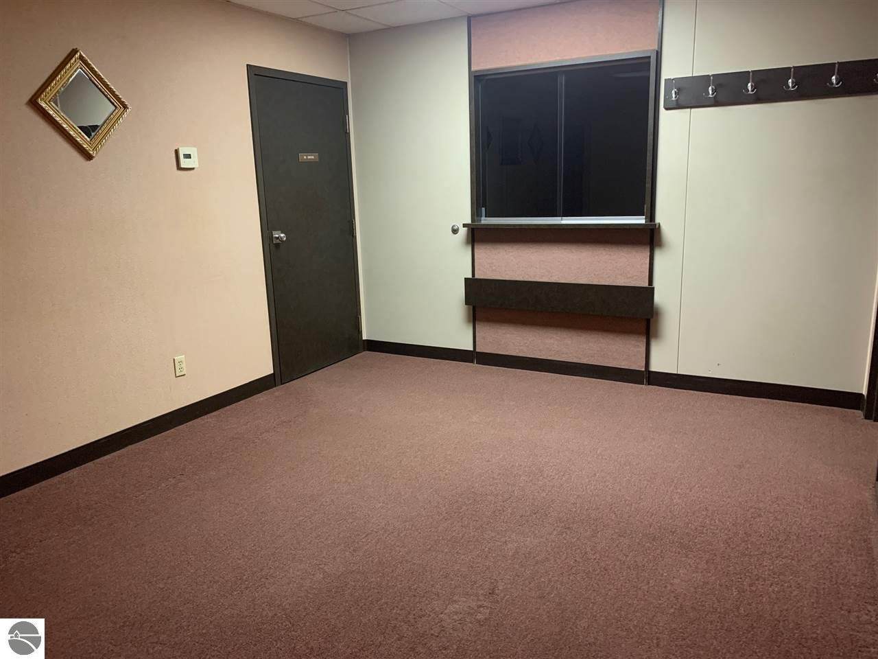 211 Crapo - Photo 1