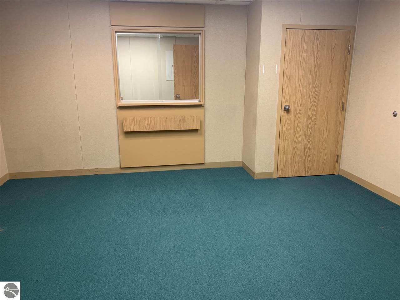211 Crapo - Photo 1