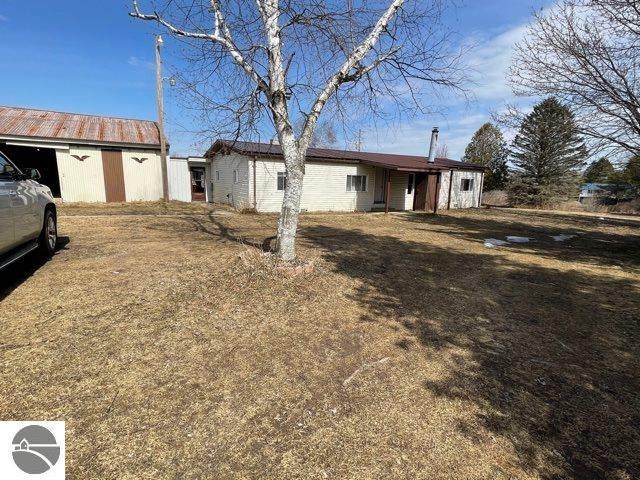 18154 11 Mile Road - Photo 1