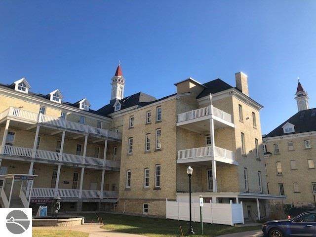800-10 Cottageview Drive - Photo 1