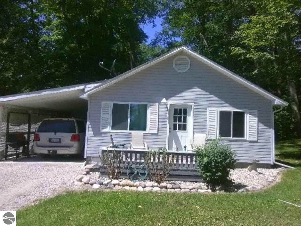 2429 Oakwood - Photo 1