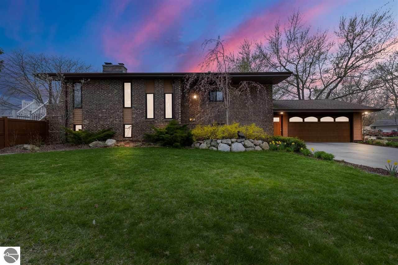 1030 Pineview Court - Photo 1