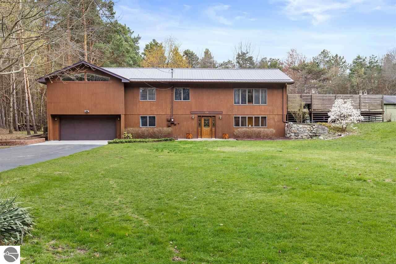 8124 Derry Road - Photo 1
