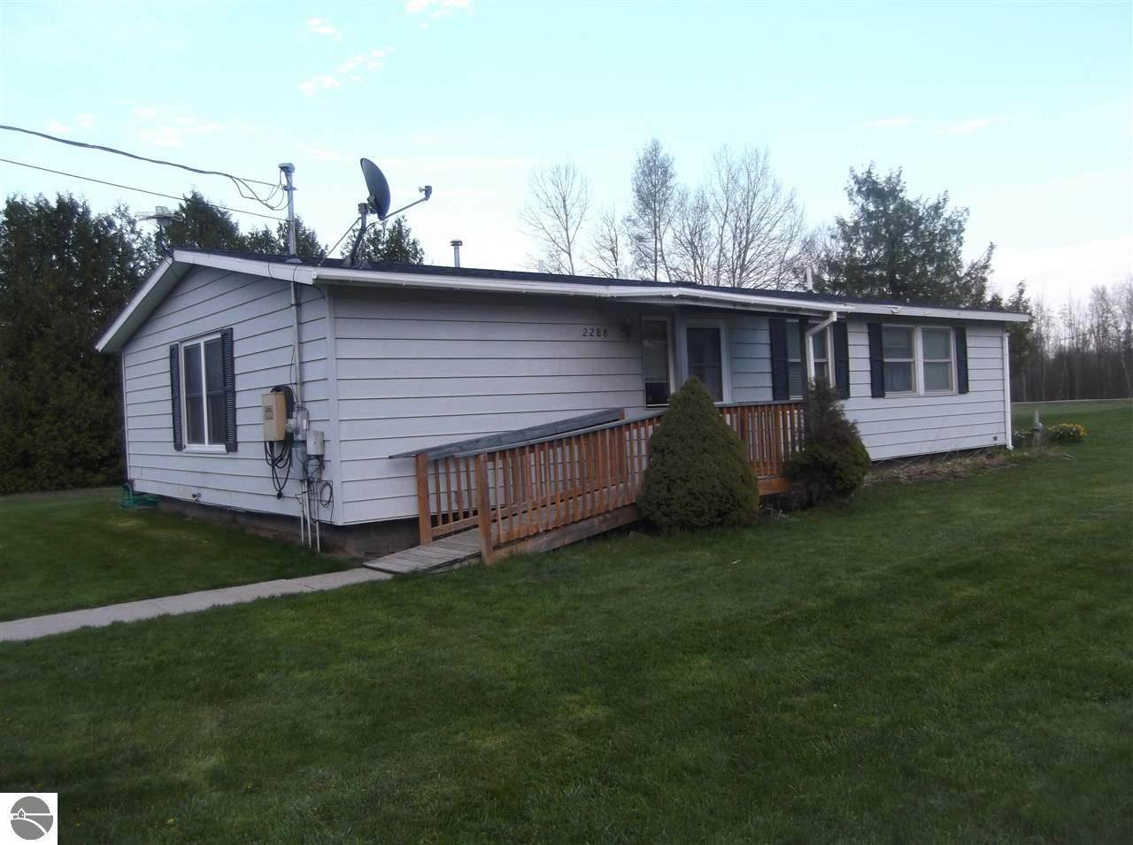 2288 Lakeview Drive - Photo 1