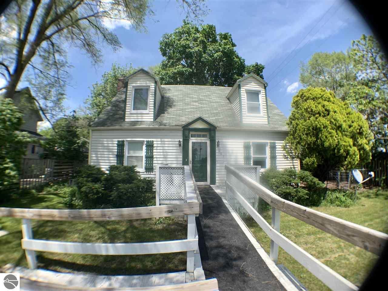 707 Locust - Photo 1