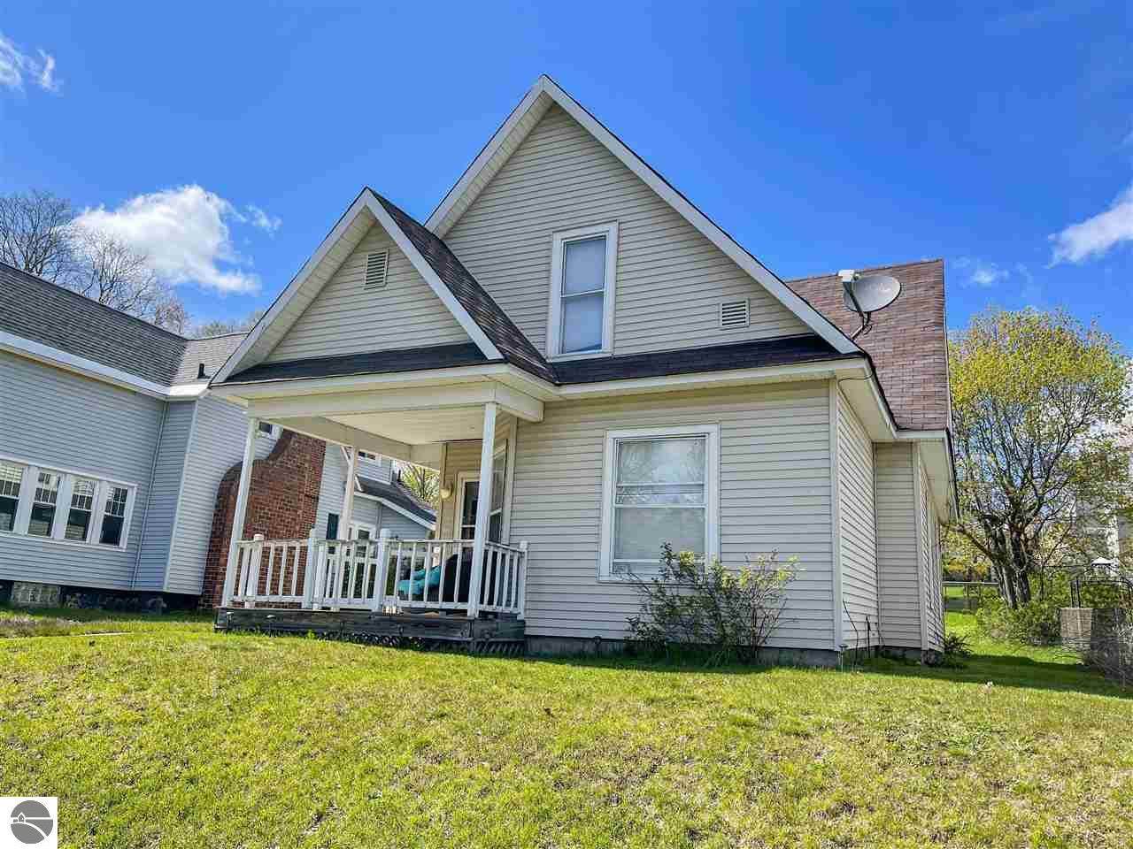 427 Nelson - Photo 1