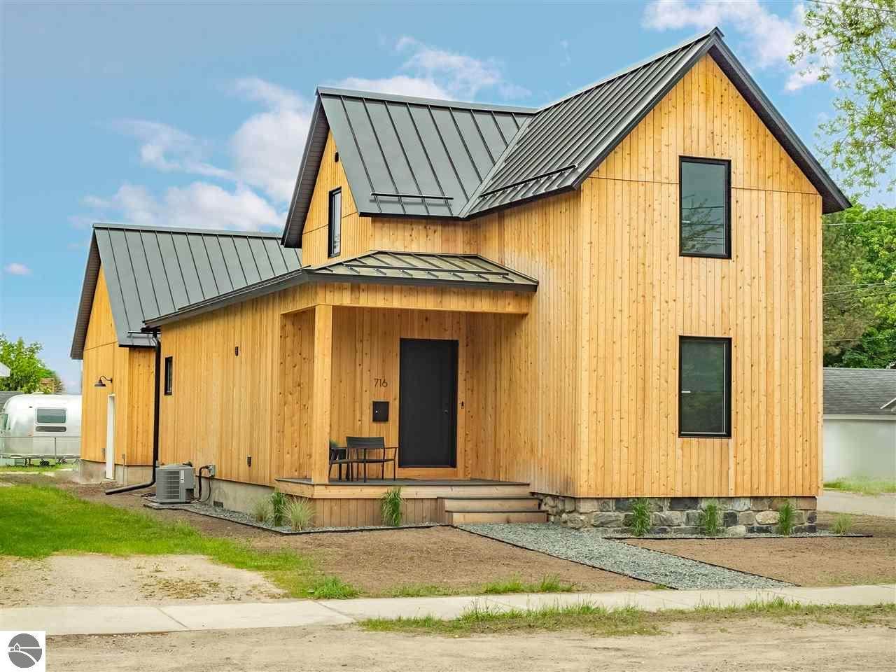 716 Lake Avenue - Photo 1