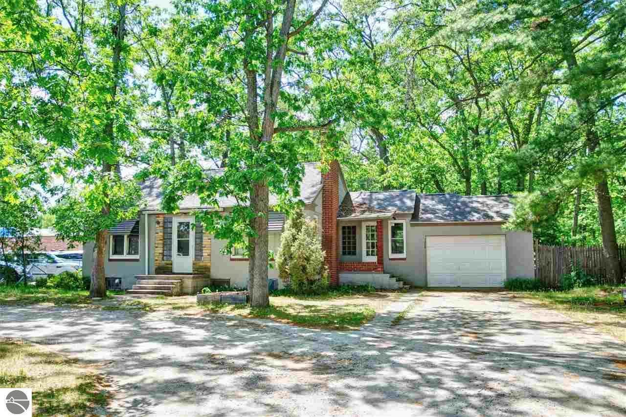 1034 Garfield Avenue - Photo 1