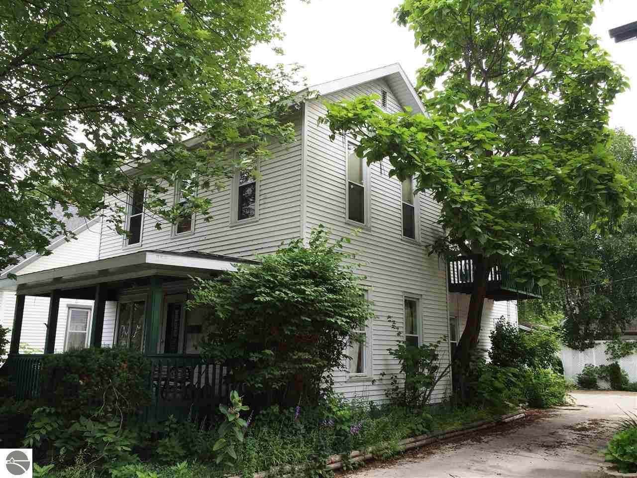 615 Washington - Photo 1