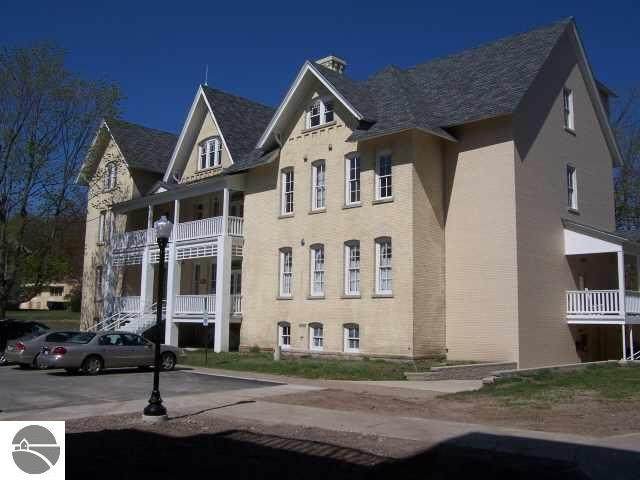 810 Cottageview Drive - Photo 1