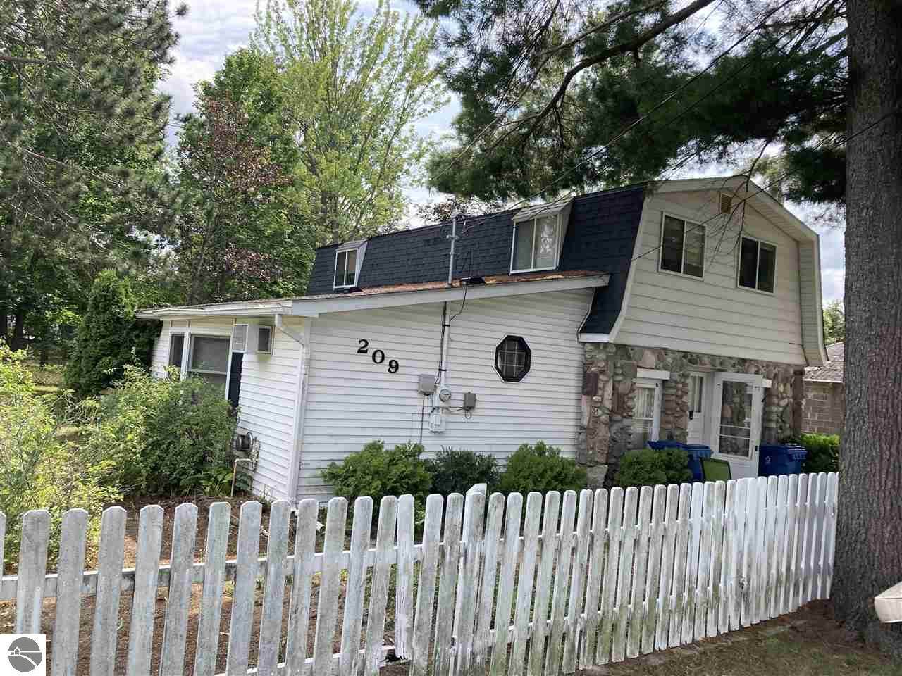 209 Beech - Photo 1