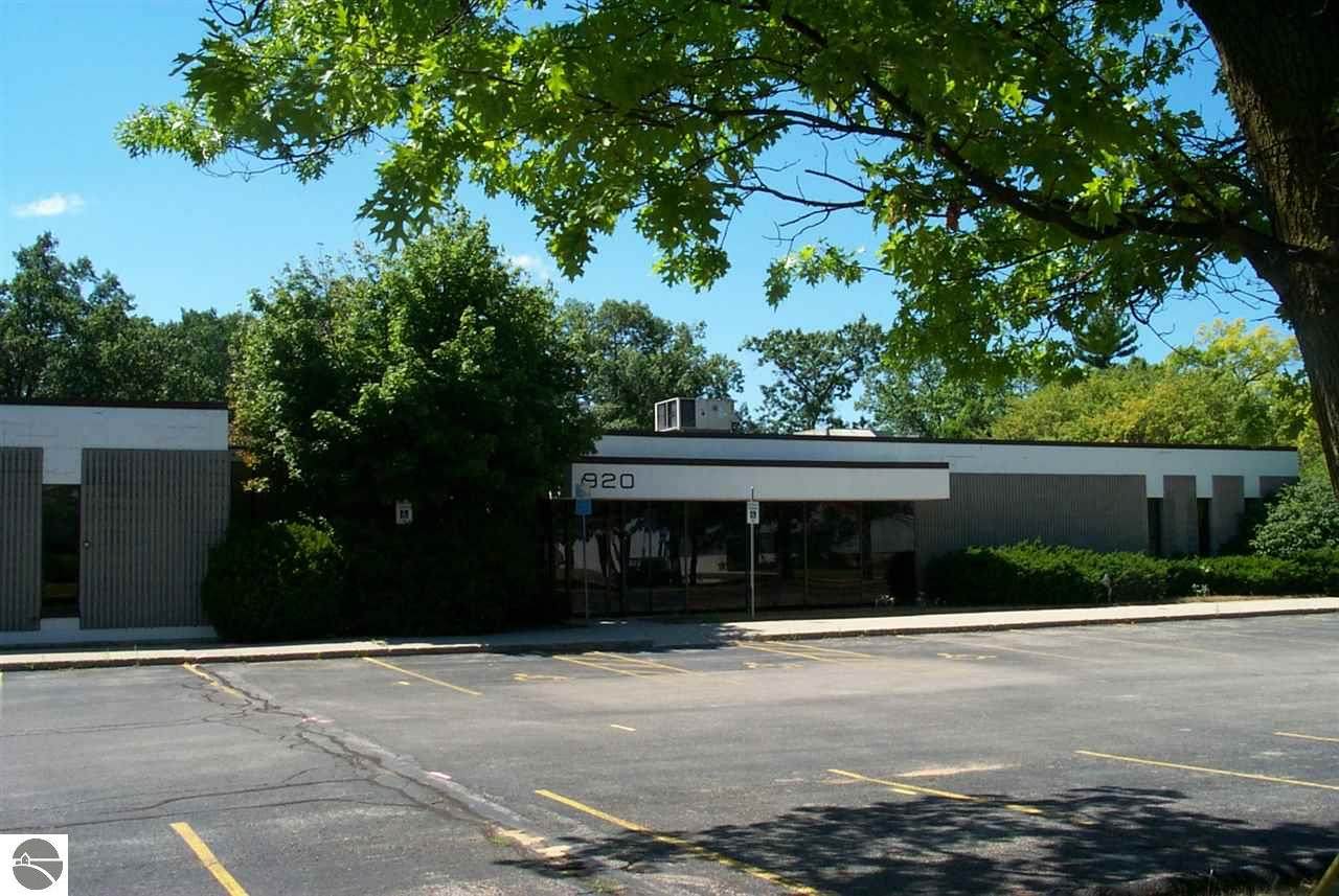 920 Hastings - Photo 1