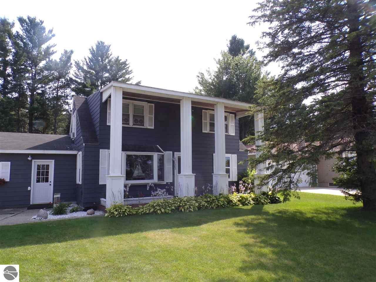 1303 Sunnyside Drive - Photo 1