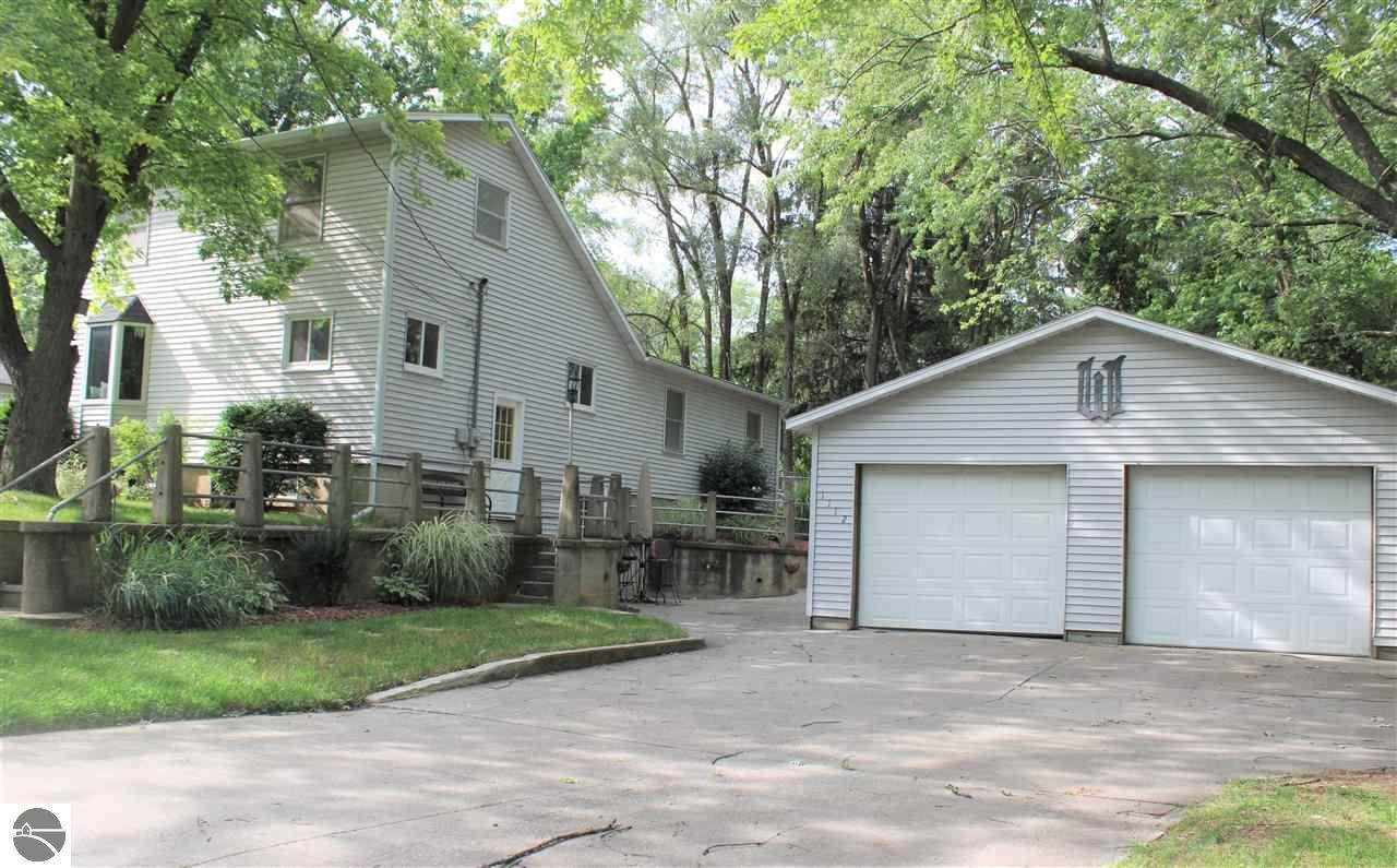 1112 Robert Street - Photo 1