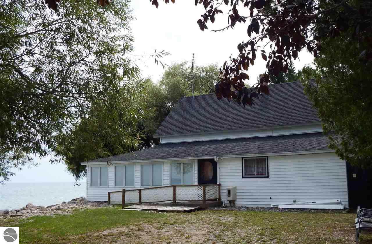 2032 Iroquois Lane - Photo 1
