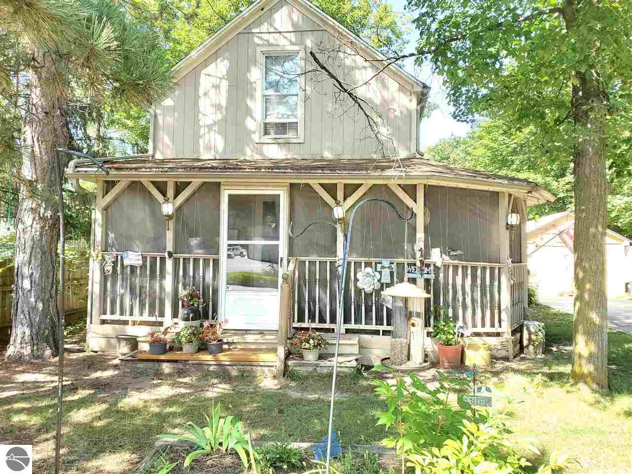 1506 Burch Street - Photo 1