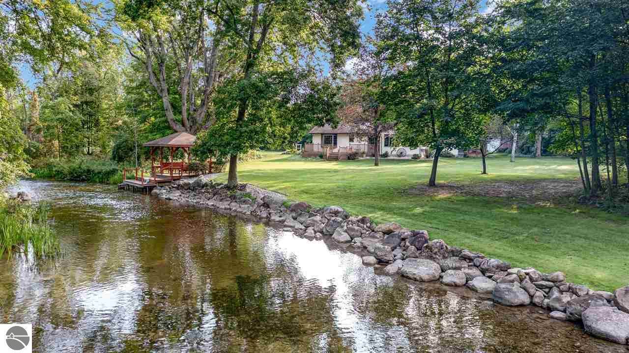 5515 River - Photo 1