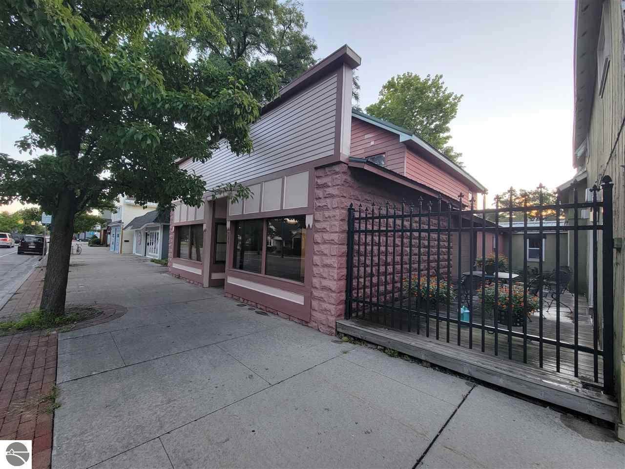 525 Union Street - Photo 1