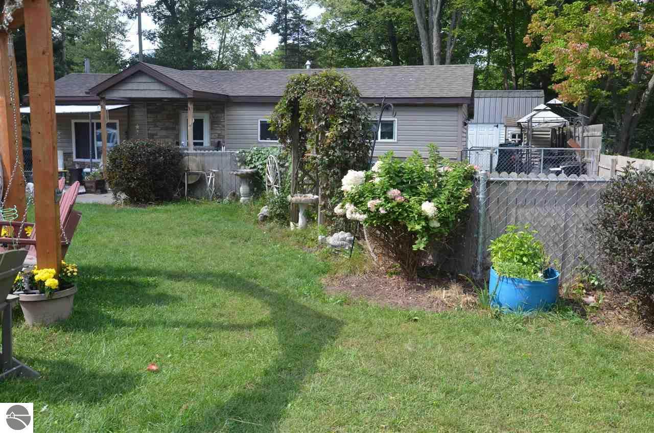 401 Maple - Photo 1