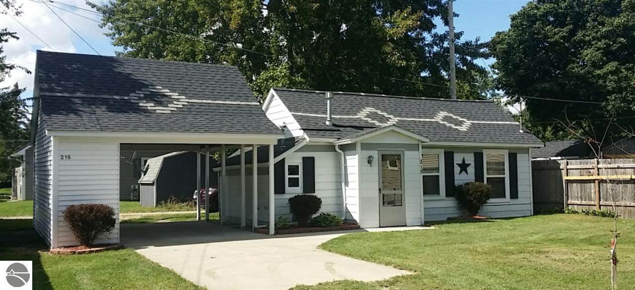 215 Adams - Photo 1