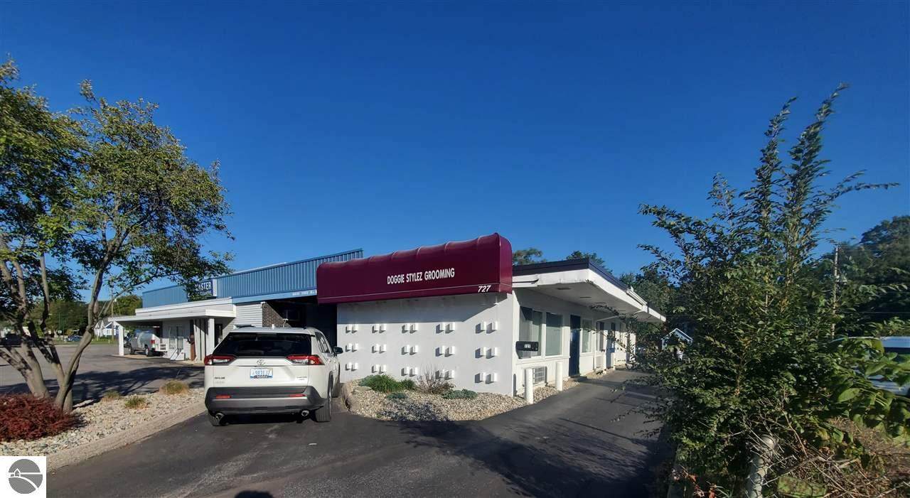 727 Eighth Street - Photo 1