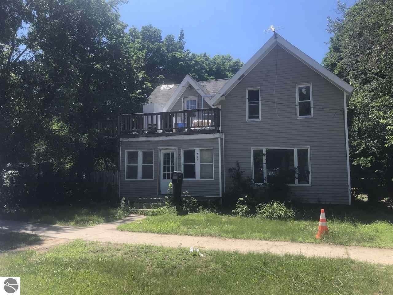 715 University Avenue - Photo 1