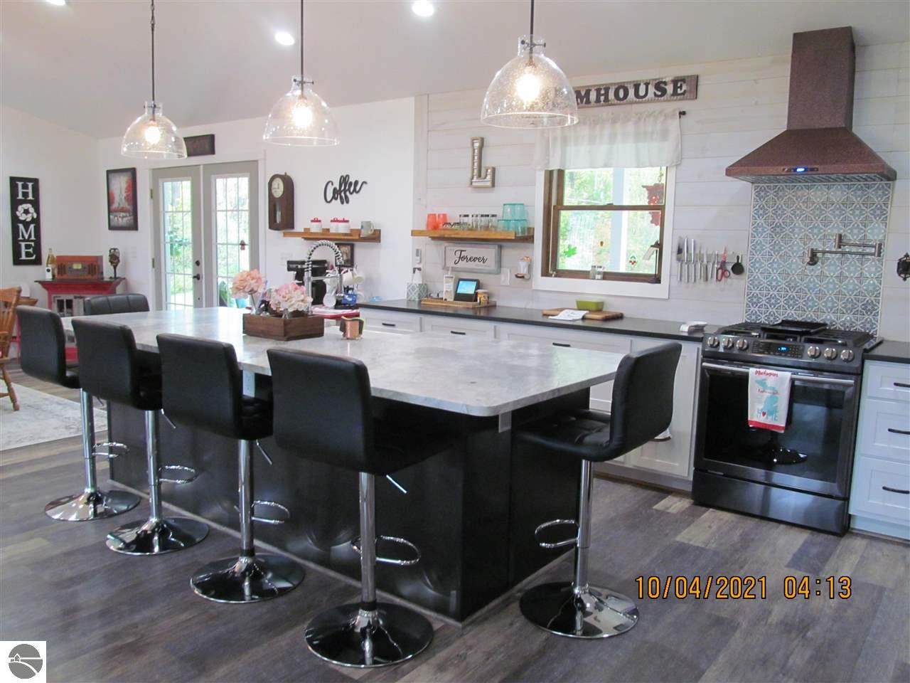 10571 34 Road - Photo 1