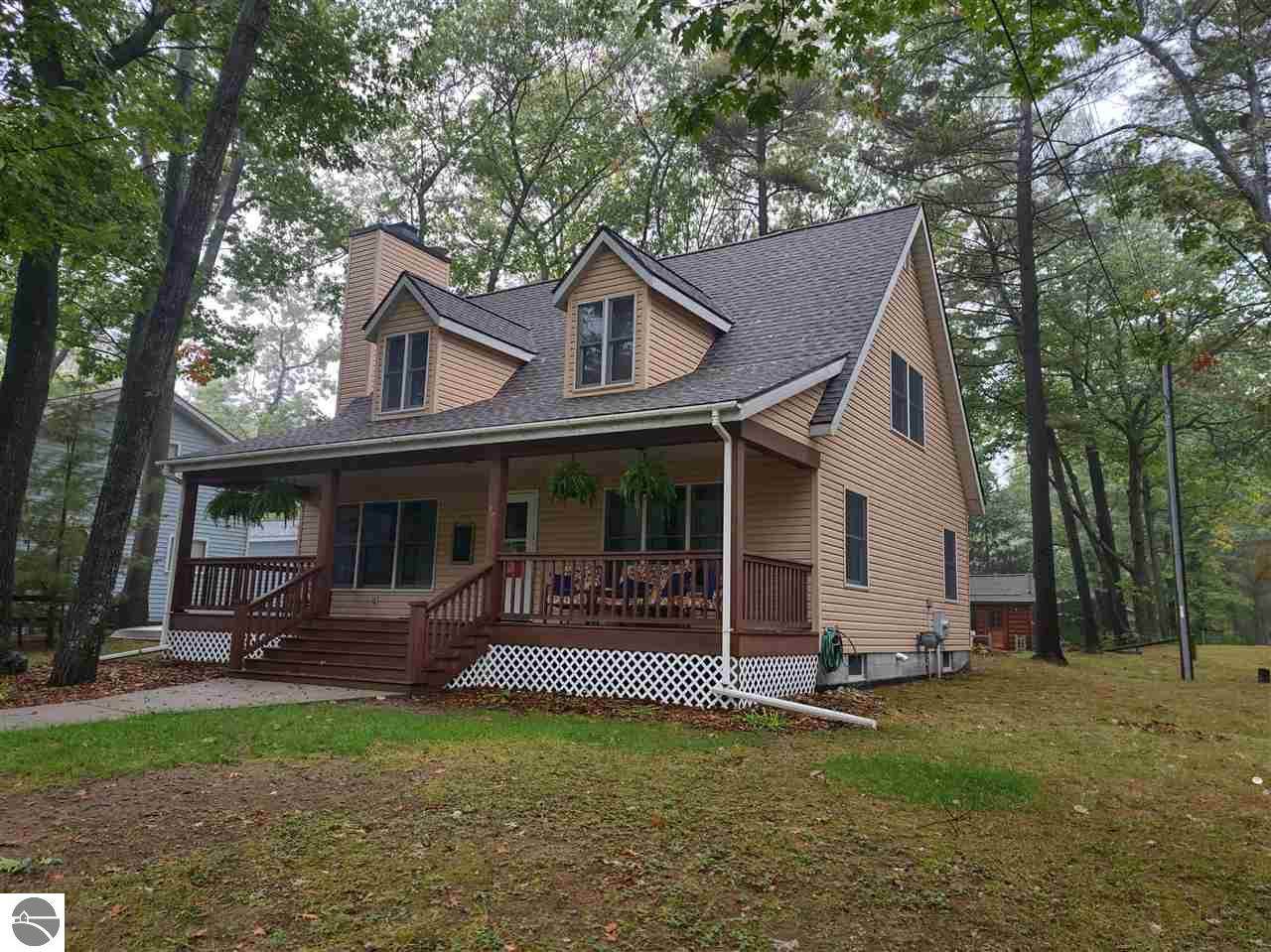 996 Crescent Avenue - Photo 1