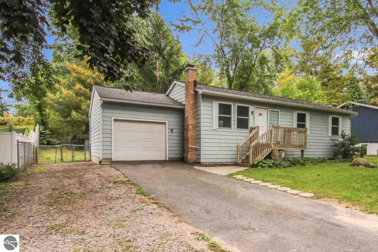 1421 Veterans Drive - Photo 1