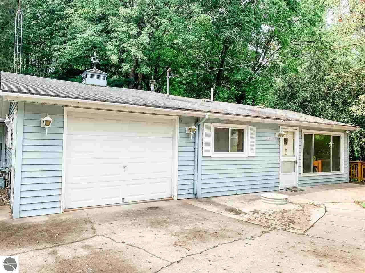3294 Lansing - Photo 1