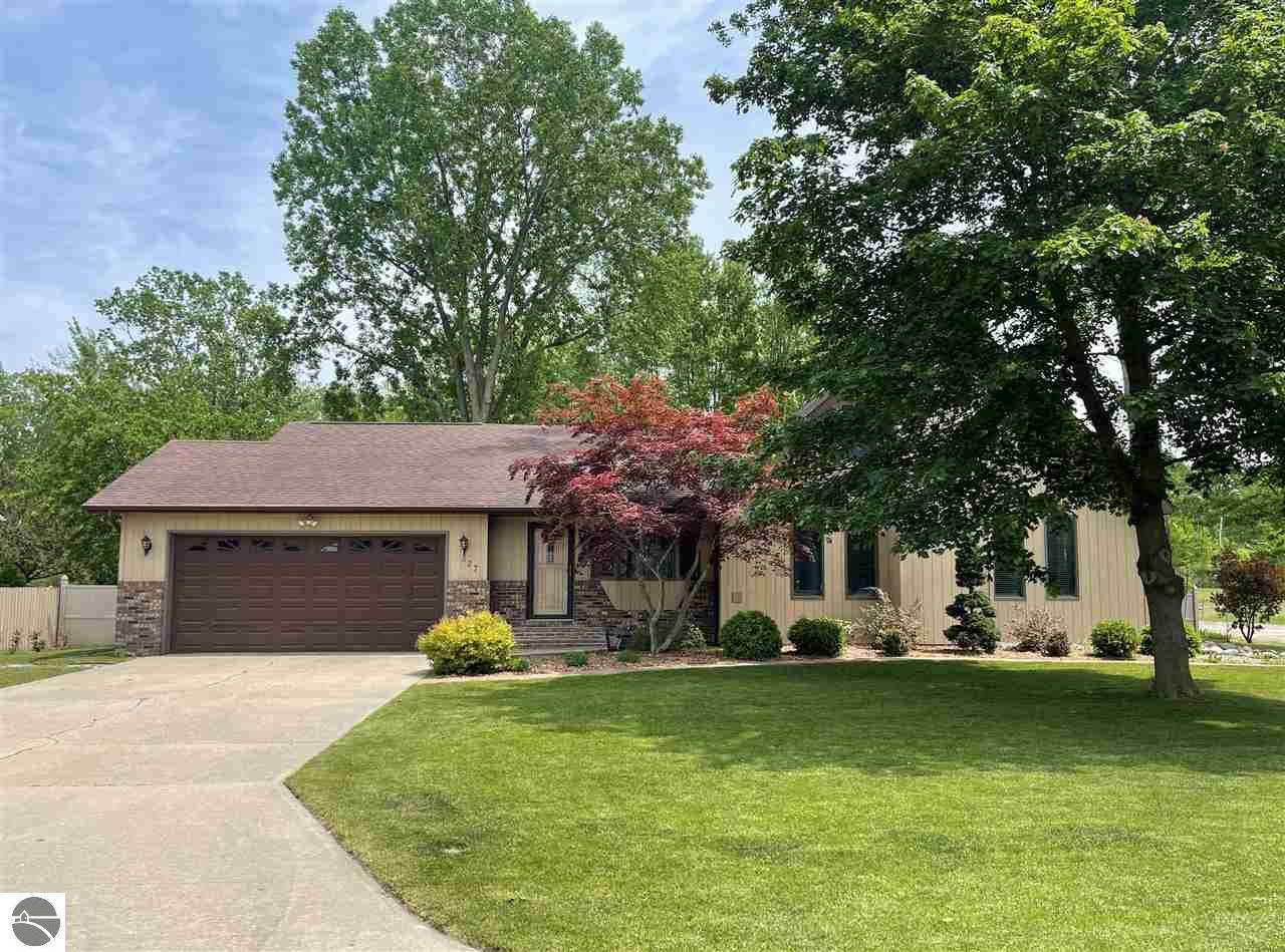 327 Cass - Photo 1