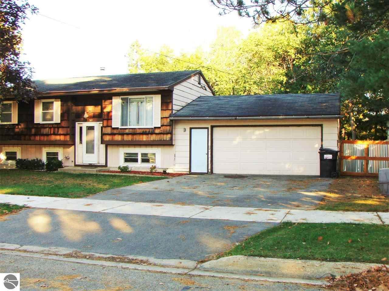 743 Bates Street - Photo 1