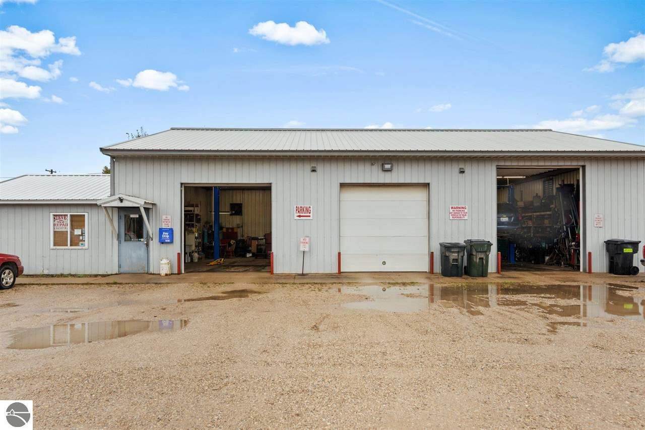 211 Roberts Street - Photo 1
