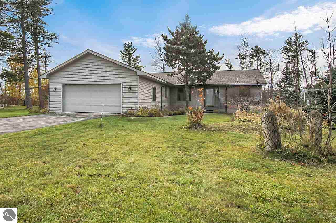 407 Lamoreaux - Photo 1