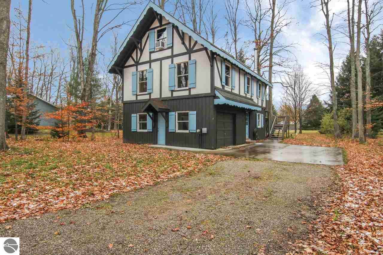 4469 Hemlock - Photo 1