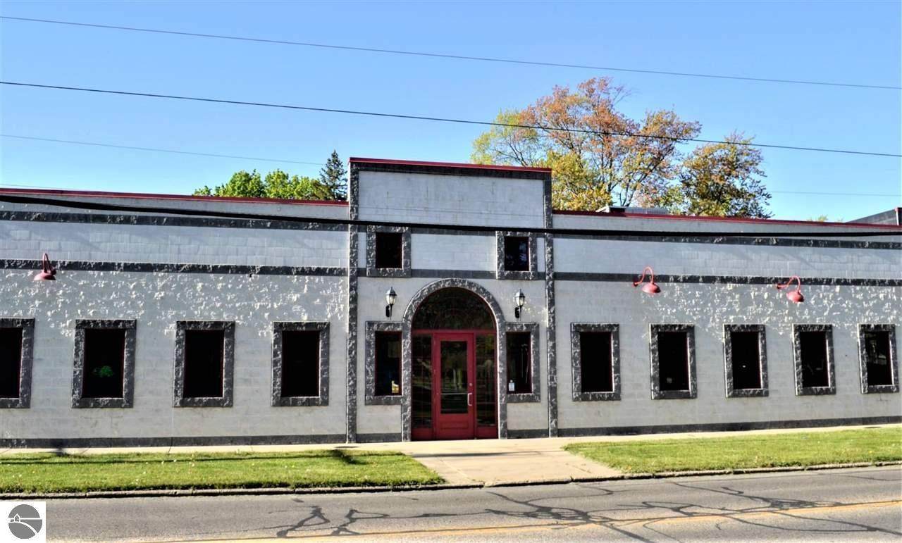 1088 University Street - Photo 1