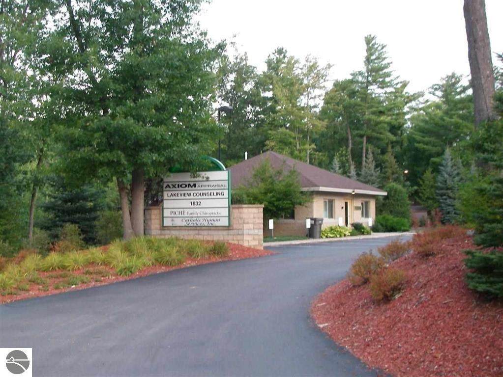 1844 Oak Hollow Drive - Photo 1