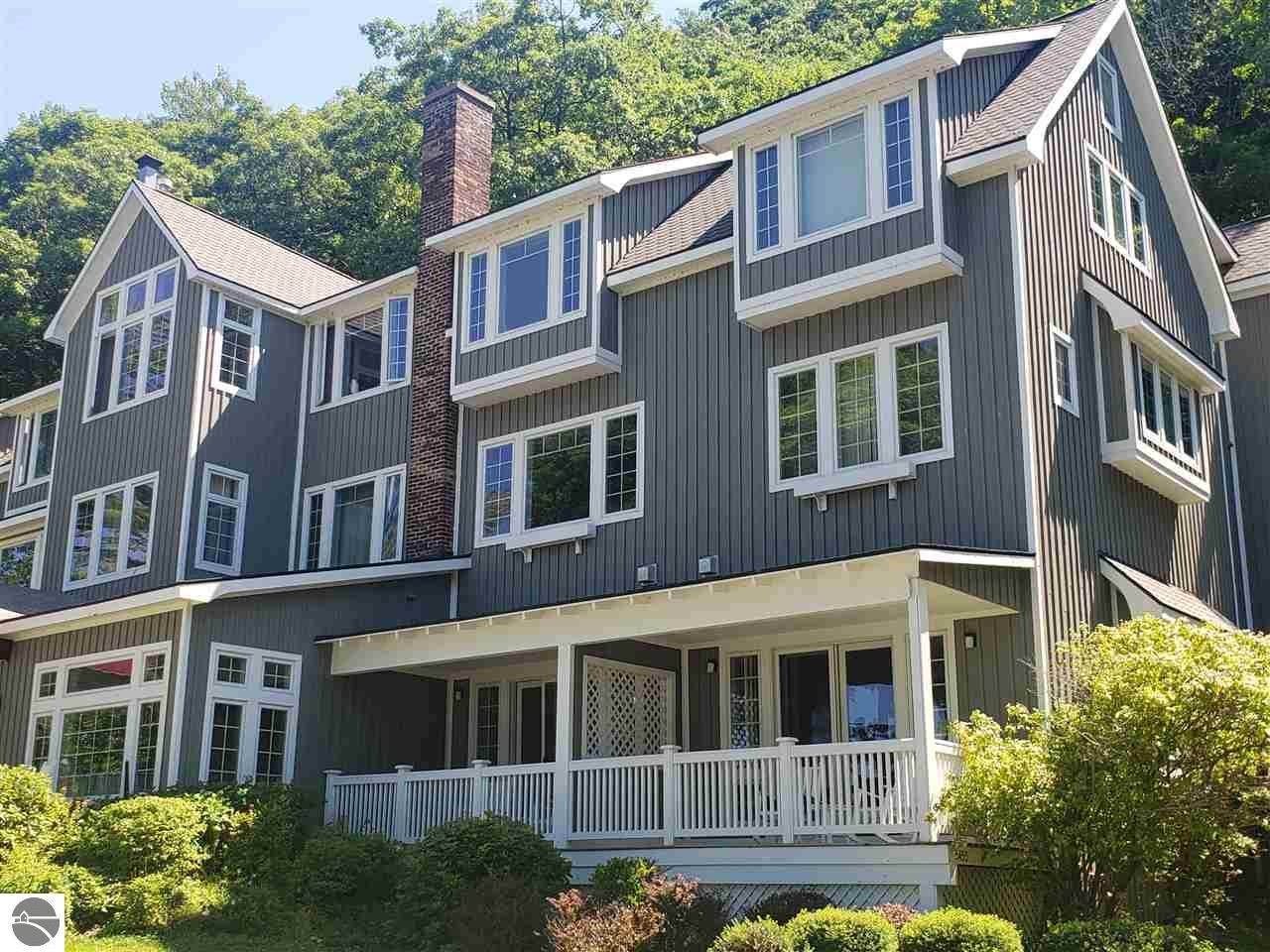 10F The Inn - Photo 1