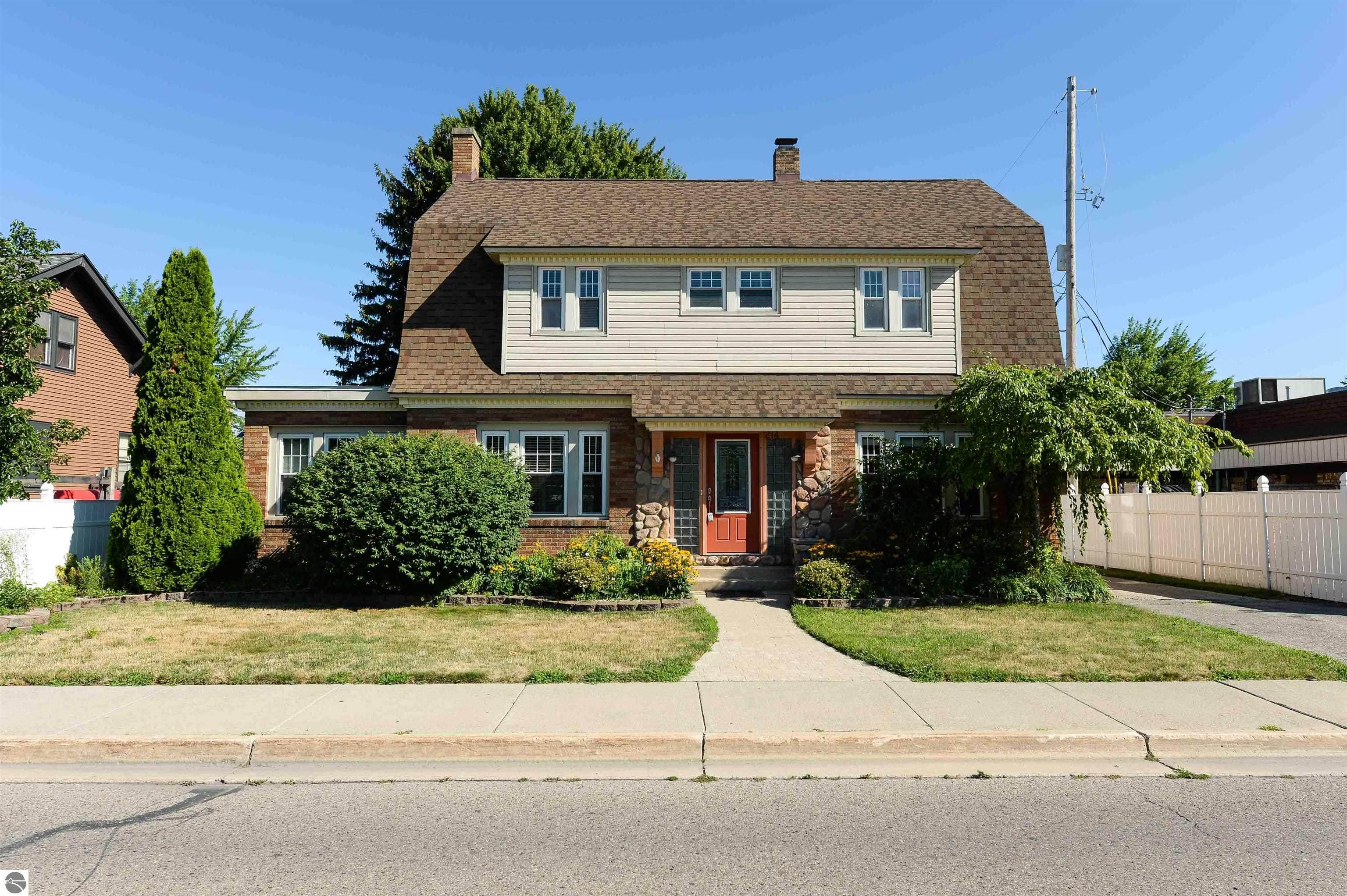 214 Bay Street - Photo 1