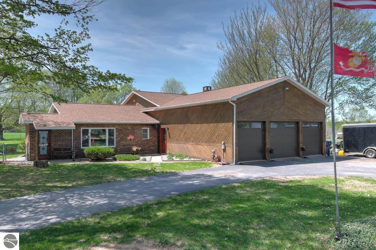 9051 11 Road - Photo 1