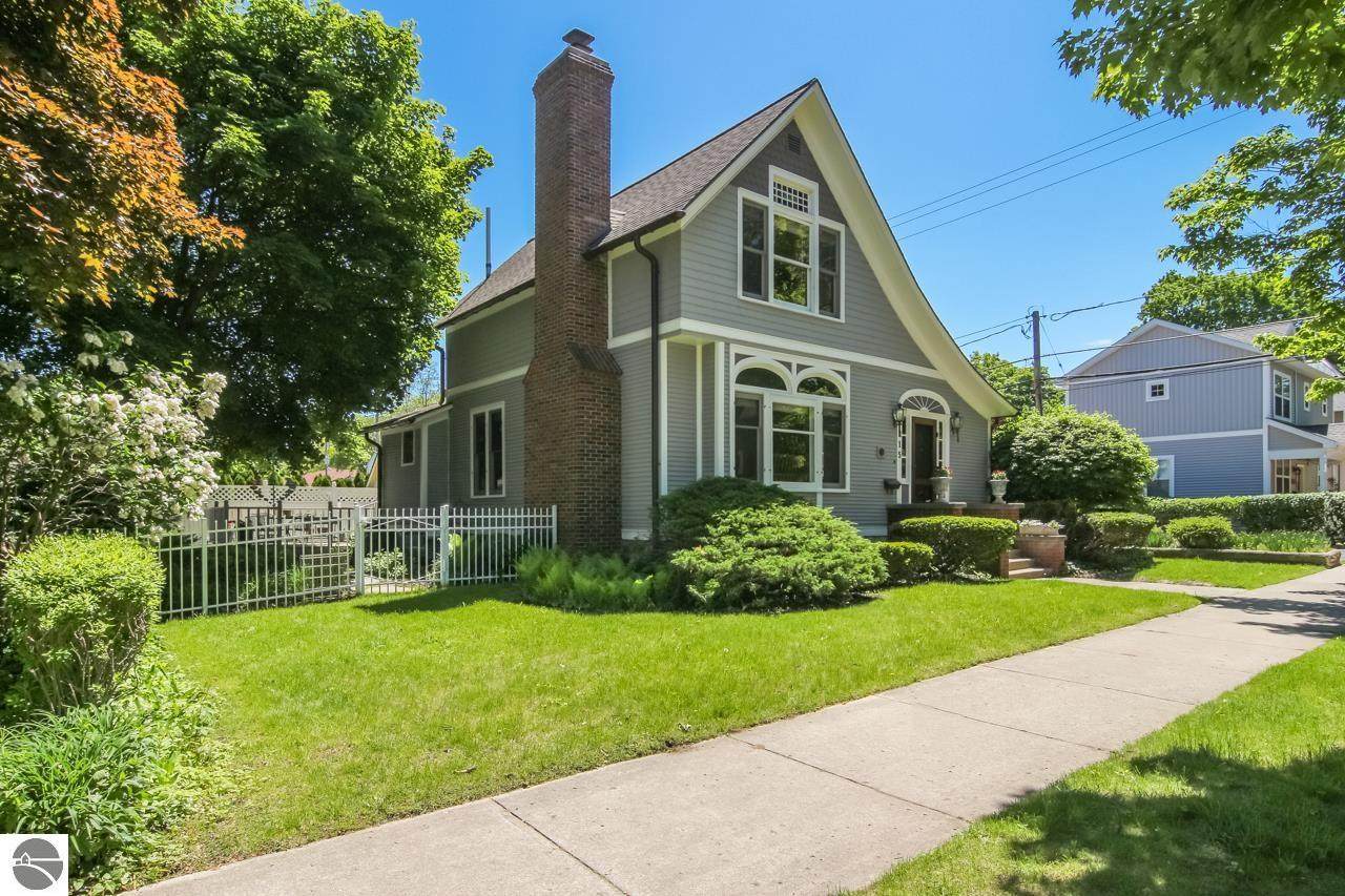 215 Boardman Avenue - Photo 1