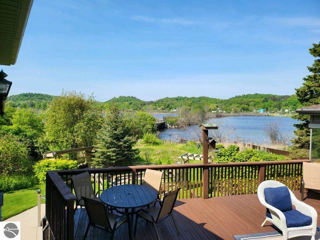 1039 River Road - Photo 1