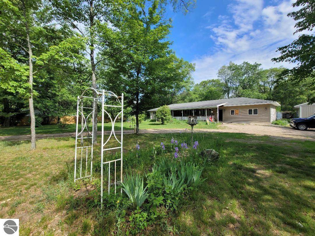 10262 Kelly Road - Photo 1