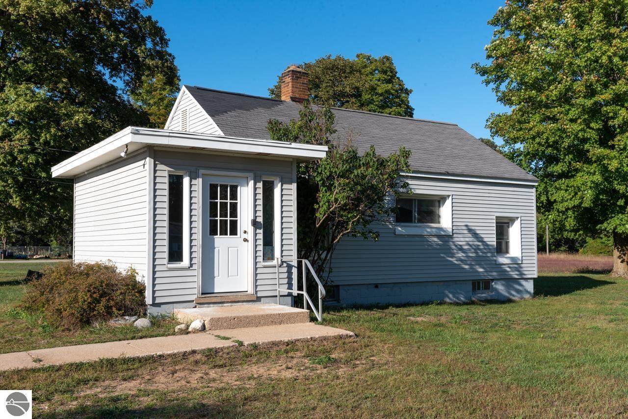407 Maple - Photo 1