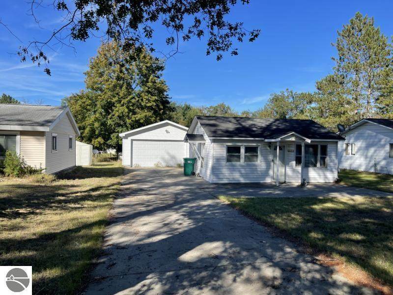 1553 Greenwood Road - Photo 1