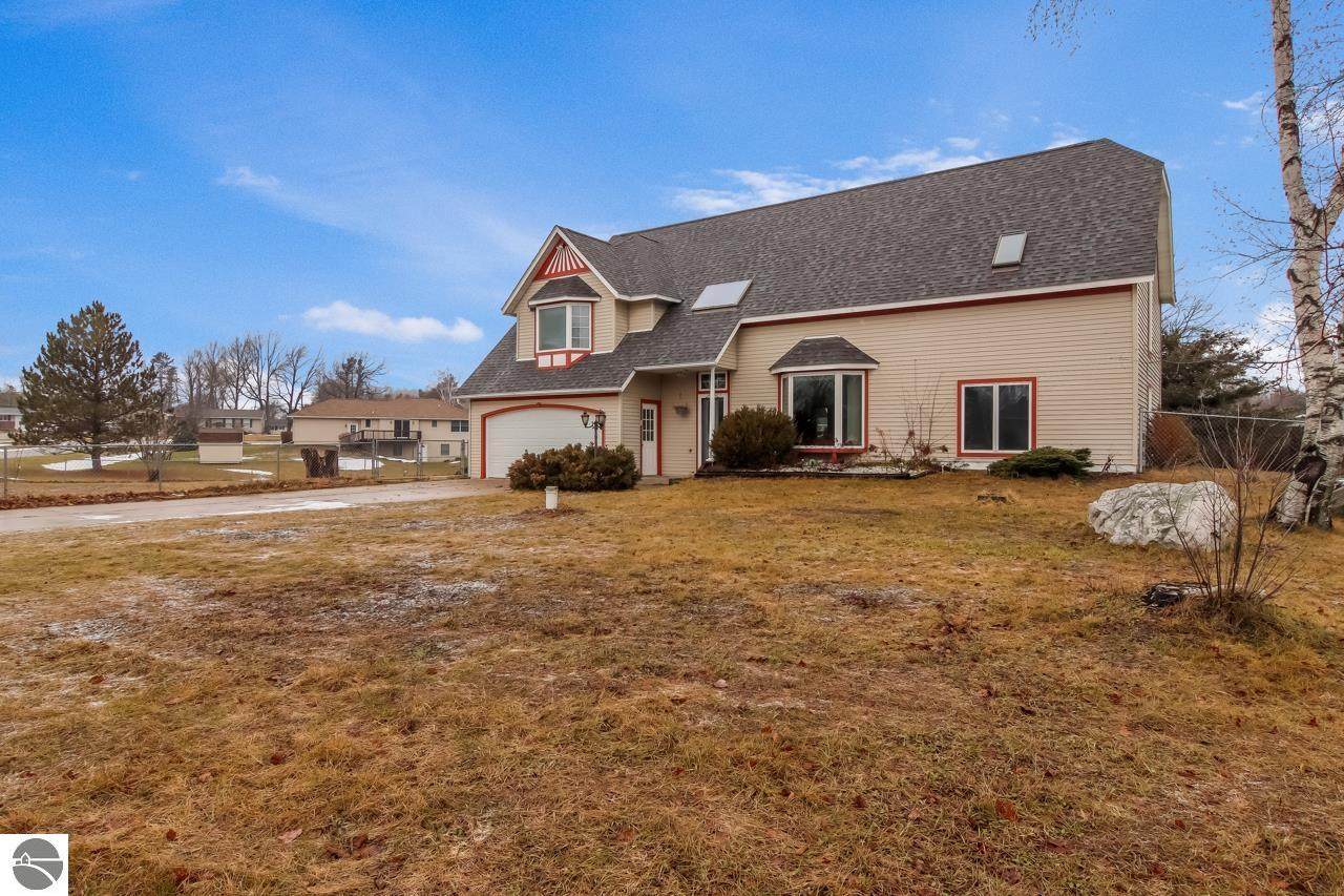 4377 Lisa Cae Drive - Photo 1