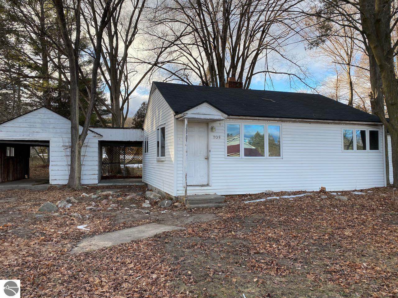 905 Bridge Street - Photo 1