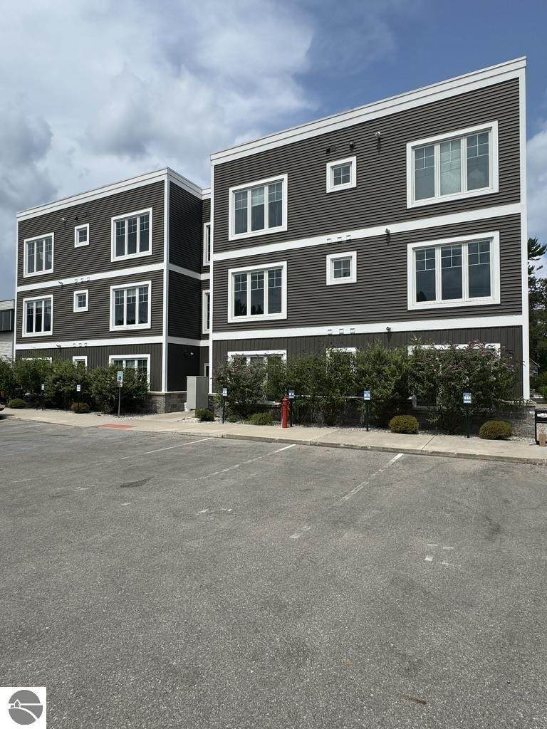 914 Front Street - Photo 1