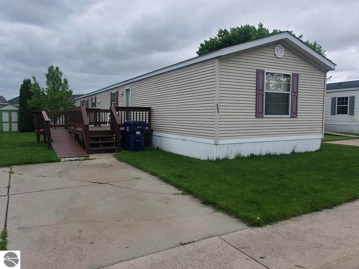 5232 Broadway - Photo 1