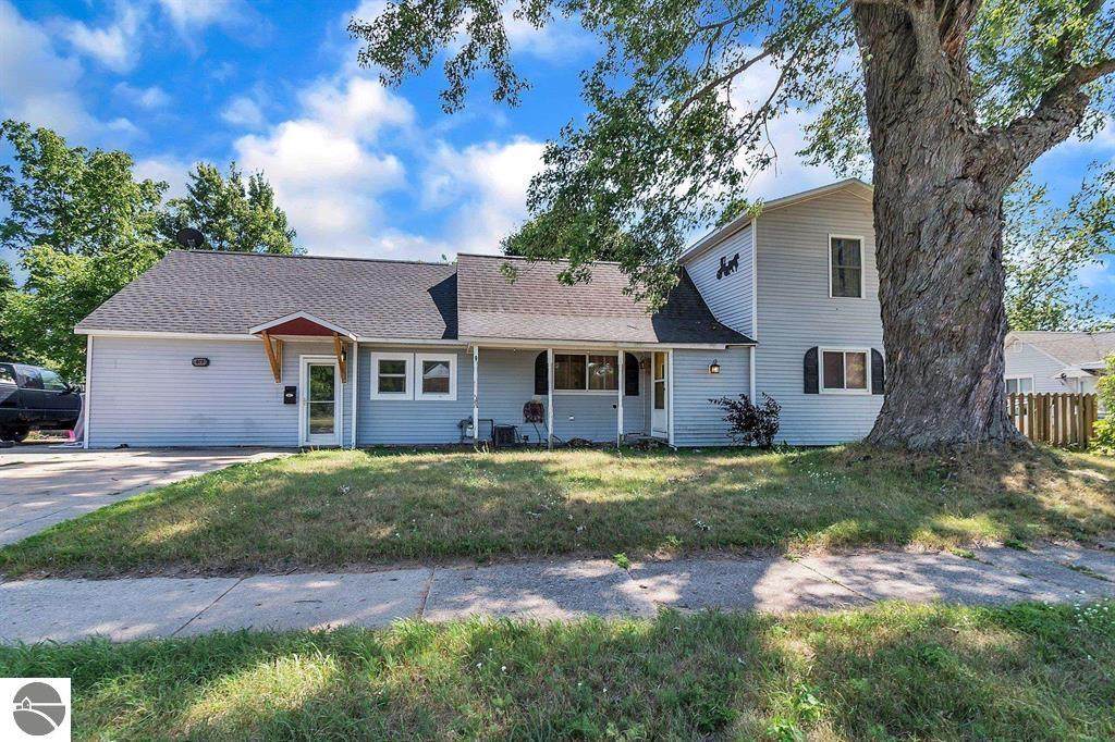 817 Walnut Street - Photo 1